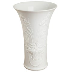 Grand vase contemporain en porcelaine blanche Bisque de Manfred Frey pour Kaiser Germany