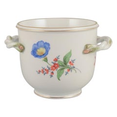 Meissen, Germania. Vaso con due manici a forma di foglia.