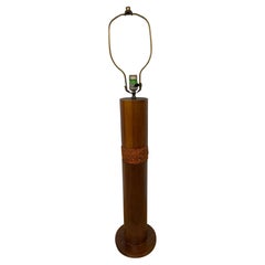 Moderne Tischlampe aus Nussbaumholz aus der Mitte des Jahrhunderts