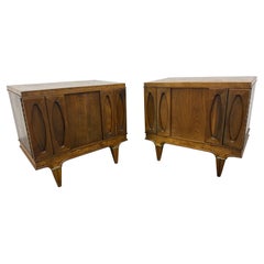 Comodini in legno di noce American of Martinsville - Set di 2