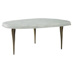 Couchtisch II Floe Couchtisch von DeMuro Das aus weißem Quarz mit massiver Bronze