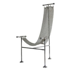 Silla escultórica de cota de malla, acabado de acero niquelado, malla enlazada a mano