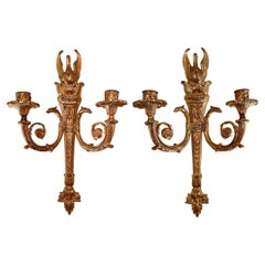 Pareja de candelabros de 2 luces de bronce dorado estilo Luis XVI francés antiguo, circa 1900.