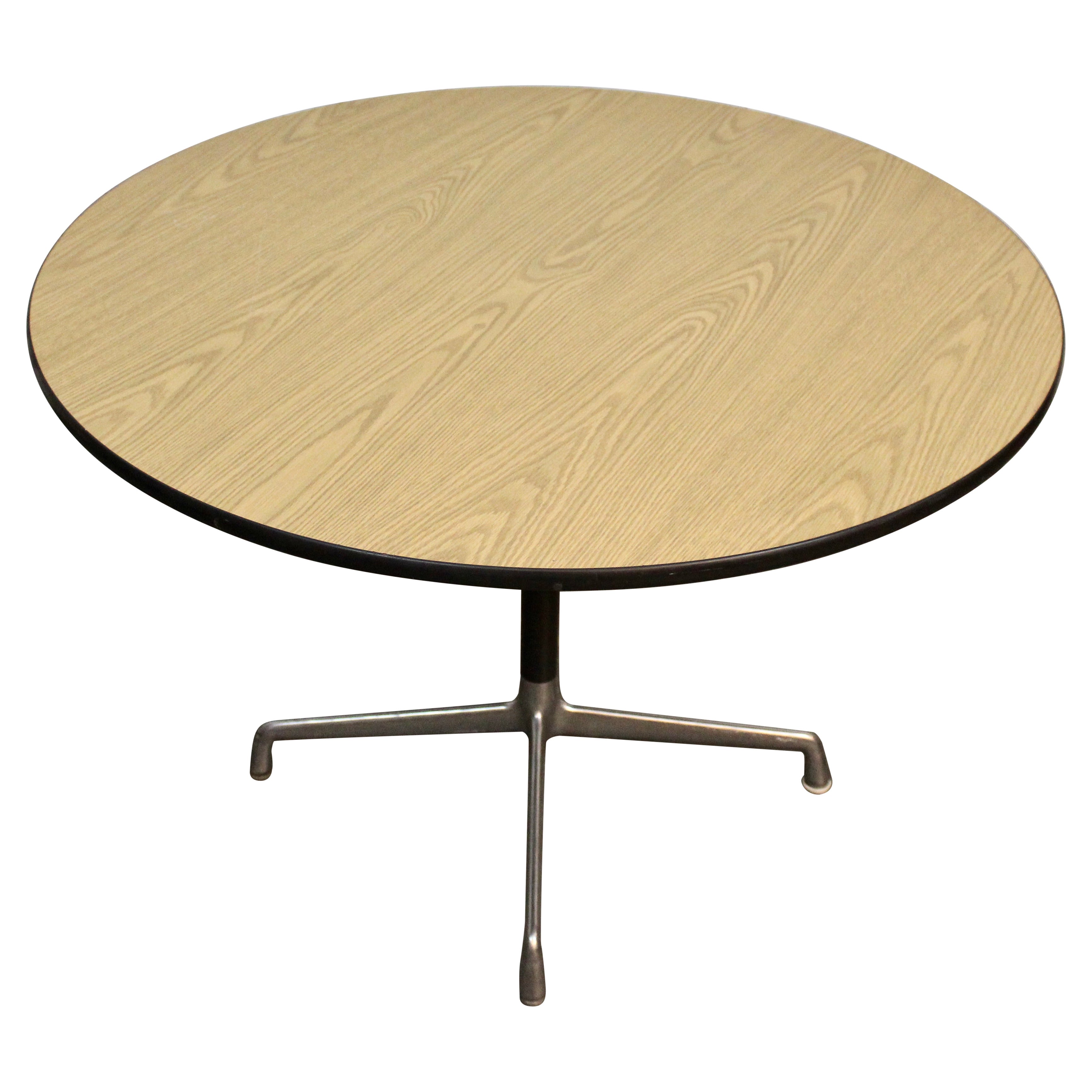 Eames Aluminum Group 42" Eichenholz-Laminat-Tisch, Vintage