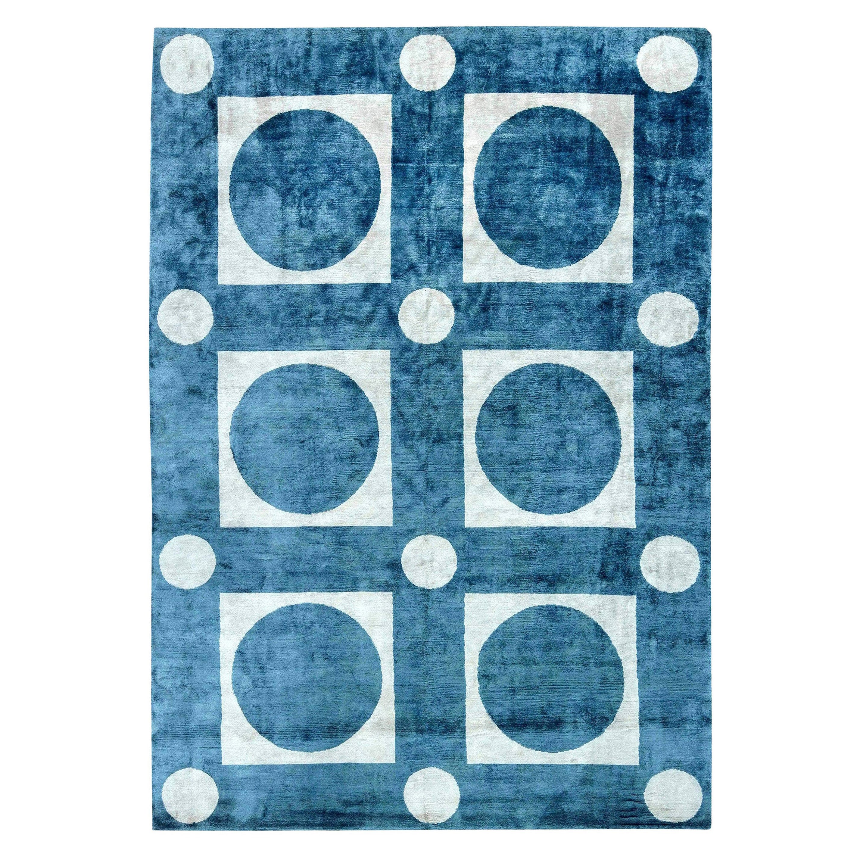 Alfombra geométrica contemporánea de seda azul y blanca hecha a mano por Doris Leslie Blau