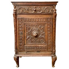 Petite armoire baroque française du 17ème siècle en Oak