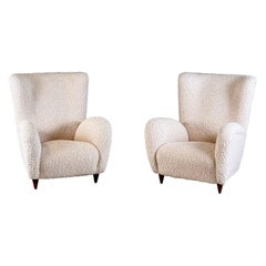 Paire de Paolo Buffa Attr. Chaises longues, tissu faux caniche et pieds en noyer, années 1950