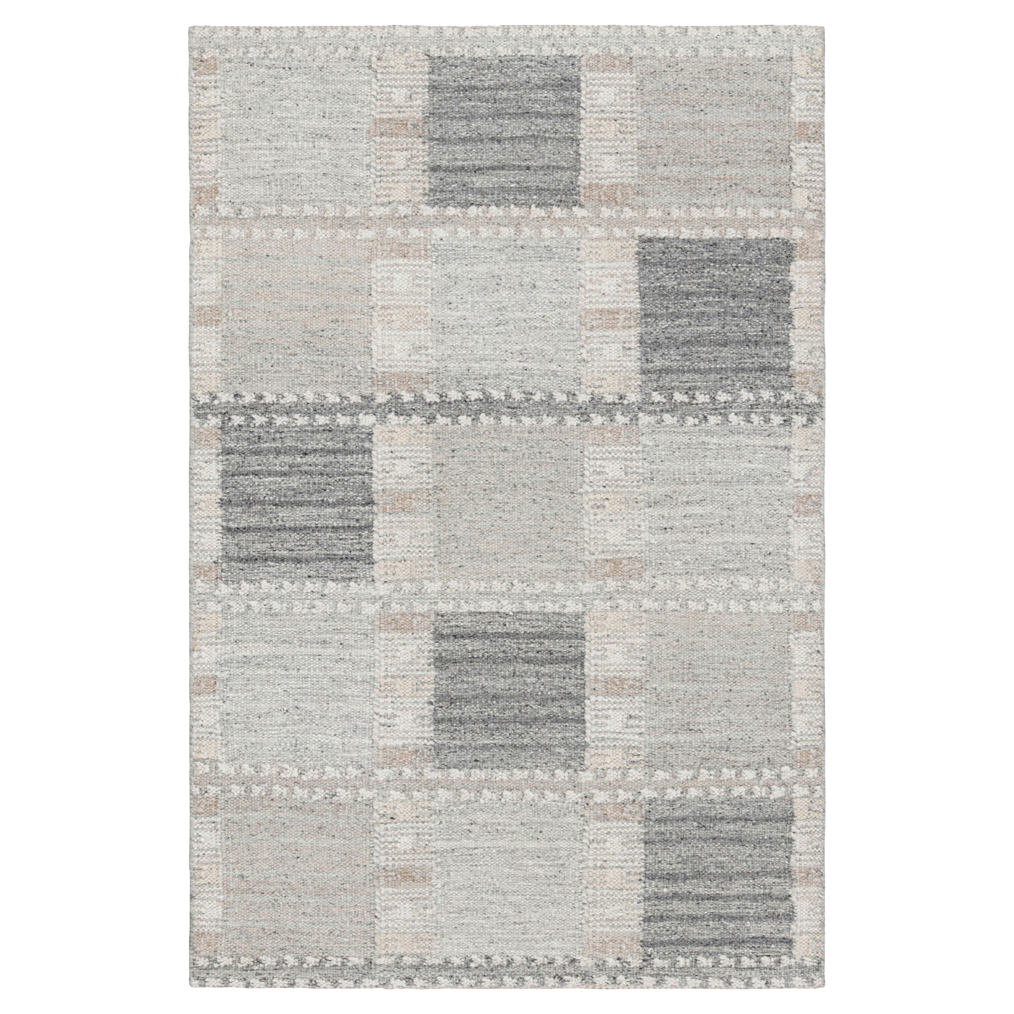 Alfombra de estilo escandinavo con motivos geométricos en gris y blanco de Rug & Kilim