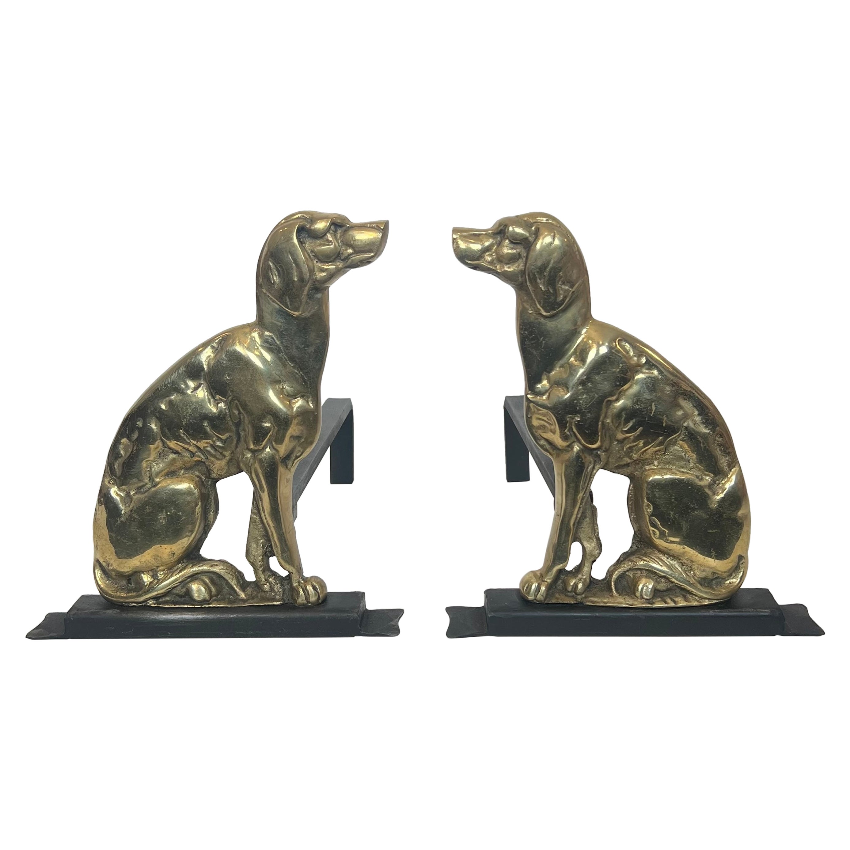 Paire de chenets en bronze ciselé représentant des chiens