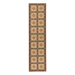Vintage Arraiolos Vintage-Nadelspitze-Läufer aus Beige, Rot und Gold mit Blumenmedaillons