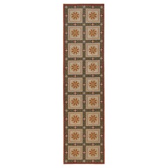 Tapis de couloir Arraiolos vintage en médaillons à fleurs beiges, rouges et or
