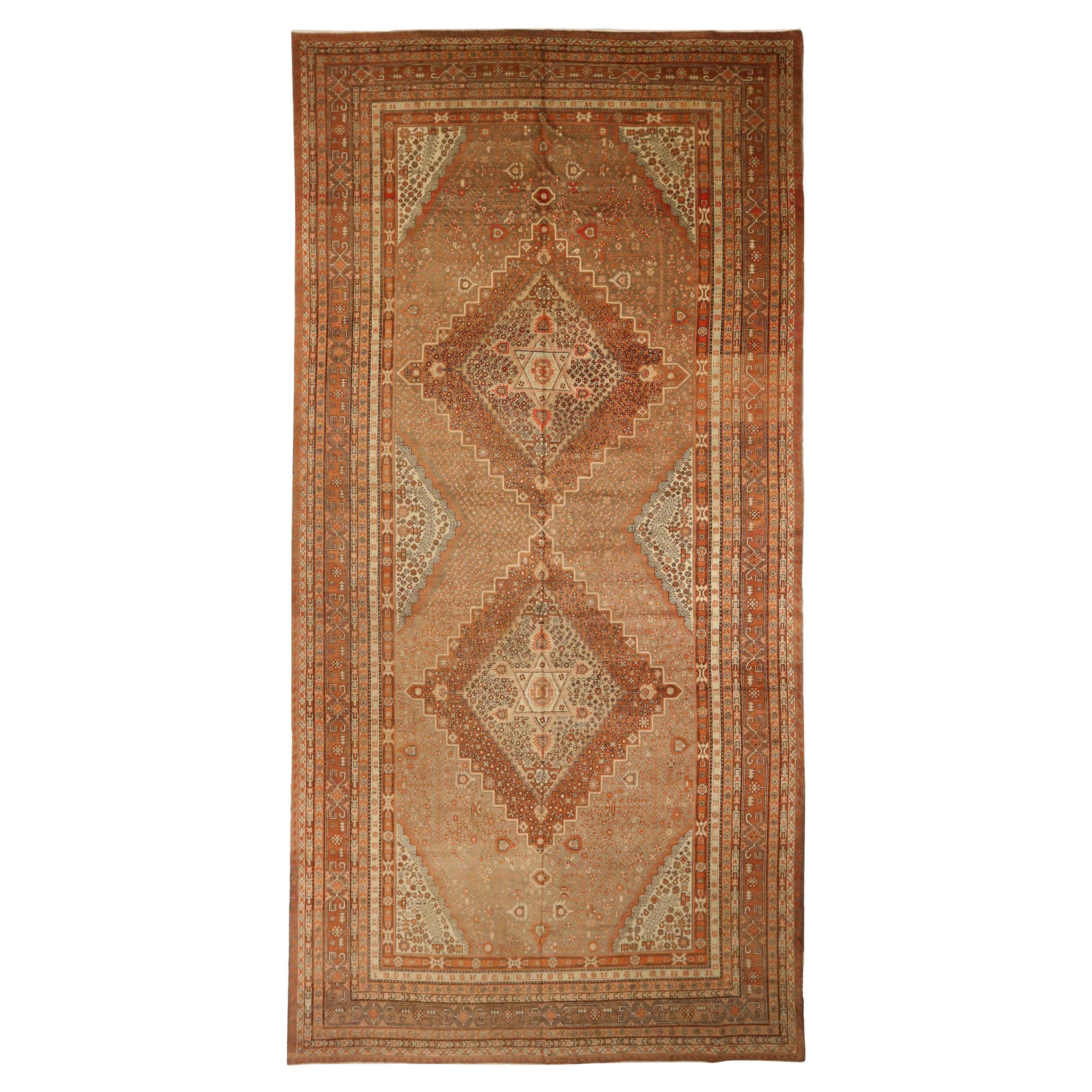 Russischer Khotan-Teppich in Übergröße Circa 1910 - Wolle Grün Elfenbein Rot 72864