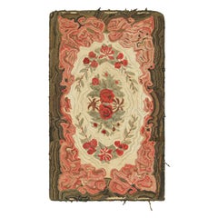Tappeto antico con ganci in crema e rosa con medaglione floreale colorato  Rug & Kilim