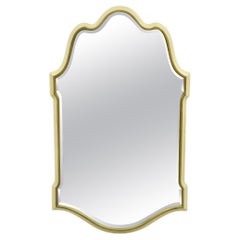 Specchio da parete smerlato color crema e oro della Provincia Italiana di Hollywood Regency