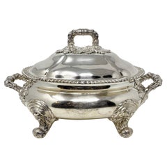 Sopera inglesa antigua de Sheffield, con pie de chapa de plata, circa 1880-1890.