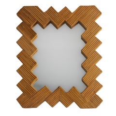 Gemusterter Rattan-Schilfrohr-Wandspiegel im Vintage-Stil mit Fischgrätmuster