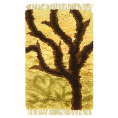 Schwedischer Rya-Teppich in Gelb und Brown mit Baummotiv  Rug & Kilim