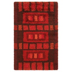 Tapis suédois vintage Rya à motifs géométriques en rouge et Brown  Rug & Kilim