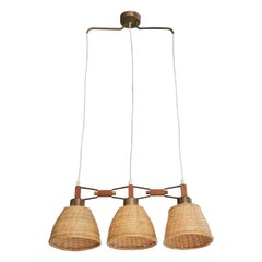 Schwedischer Designer, Kronleuchter, Messing, Teakholz, Rattan, Schweden, 1950er Jahre