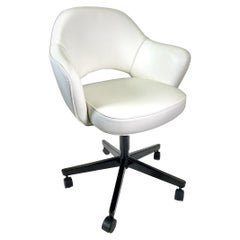 Saarinen Armchair in White Italian Leather and Black Swivel Base