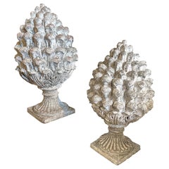 Coppia di antiche pigne siciliane in terracotta dipinte di bianco