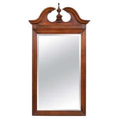 Baker Furniture Stil Georgianischer geschnitzter Mahagoni-Wandspiegel mit Rahmen