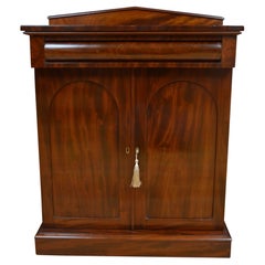 Chiffonnier en acajou de William Williams