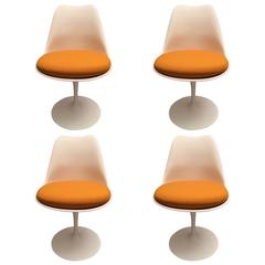 Eero Saarinen Set of Four Tulip Chairs by Knoll