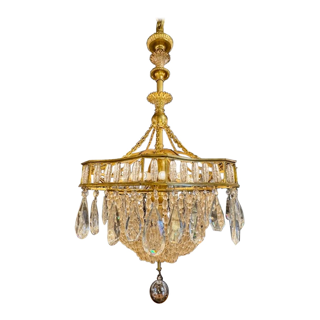 Lustre en bronze doré et cristal de style Louis XVI du 19e siècle