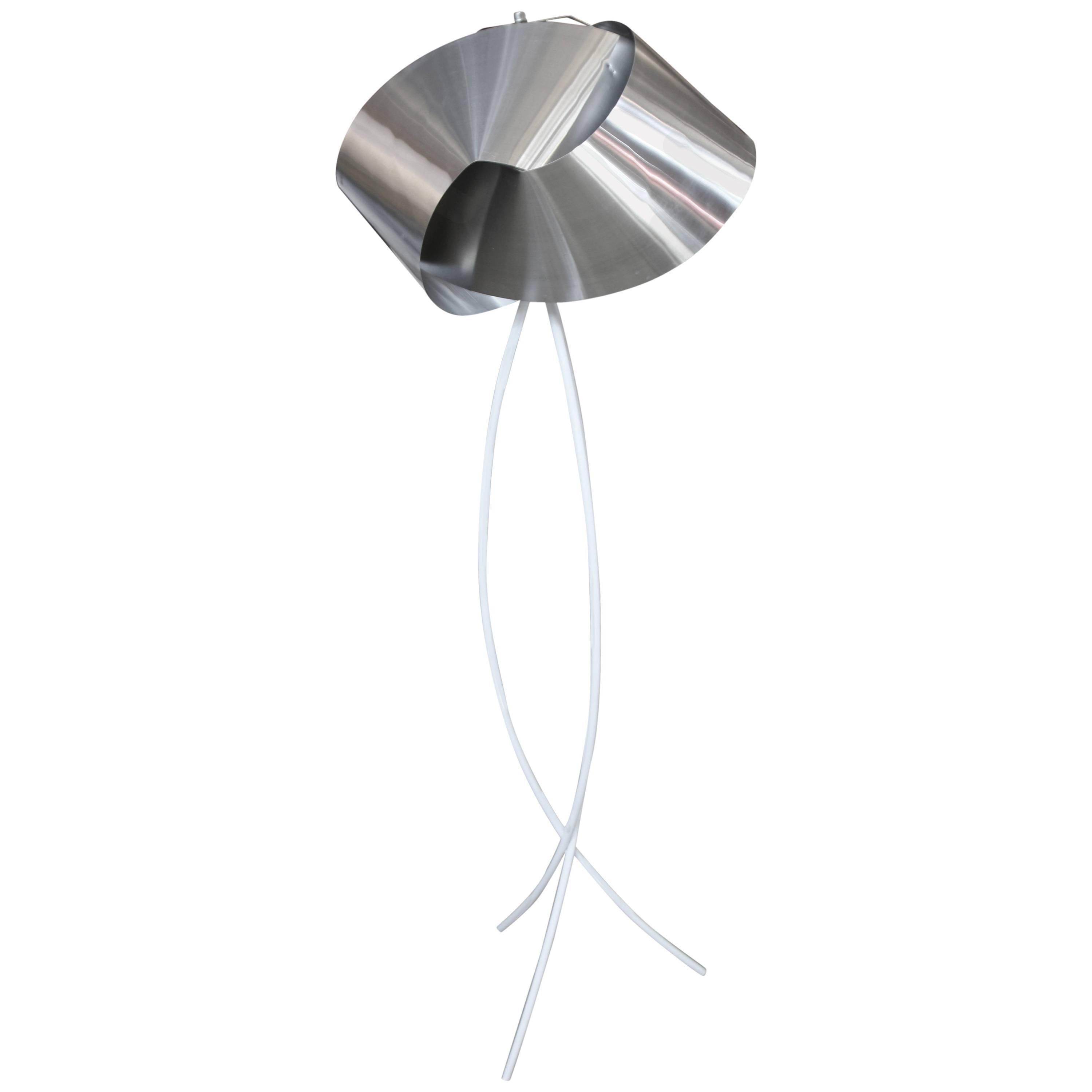Ungewöhnliche Stehlampe mit handgefertigtem Knoten-Metallic-Schirm