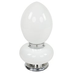 Lampada da tavolo in vetro opalino e cromo di Carlo Nason per Mazzega, Italia 1960