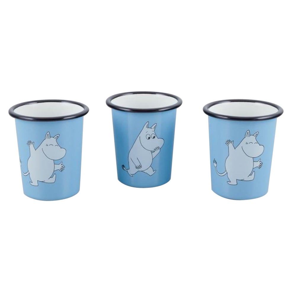Muurla, Finlandia. Tres tazas esmaltadas con motivos de trolls Moomin.