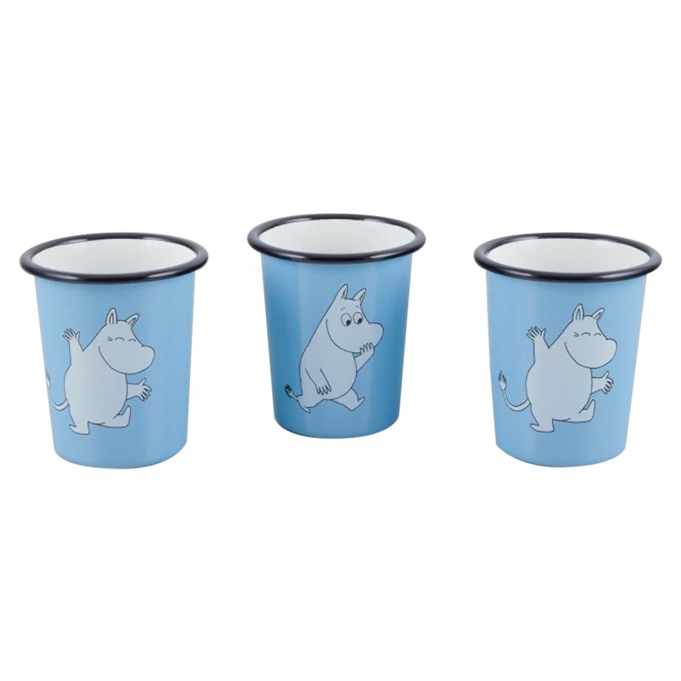 Muurla, Finlandia. Tres tazas esmaltadas con motivos de trolls Moomin.