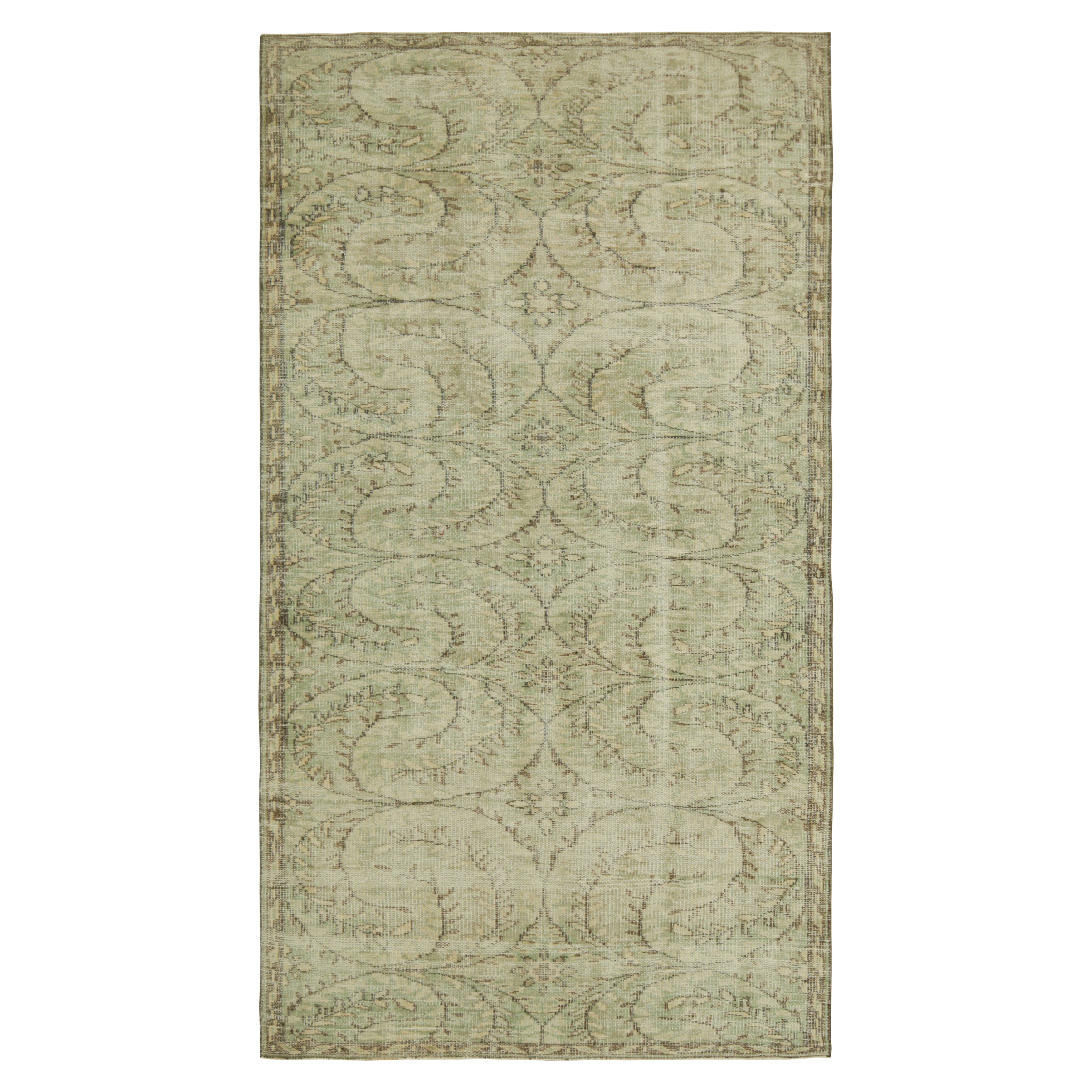 Vintage Zeki Müren Läufer in Hellgrün mit Blumenmustern  Rug & Kilim