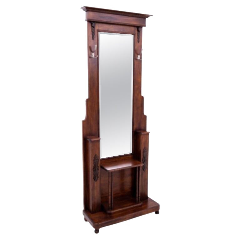 Kleiderschrank, Westeuropa, um 1920. im Angebot
