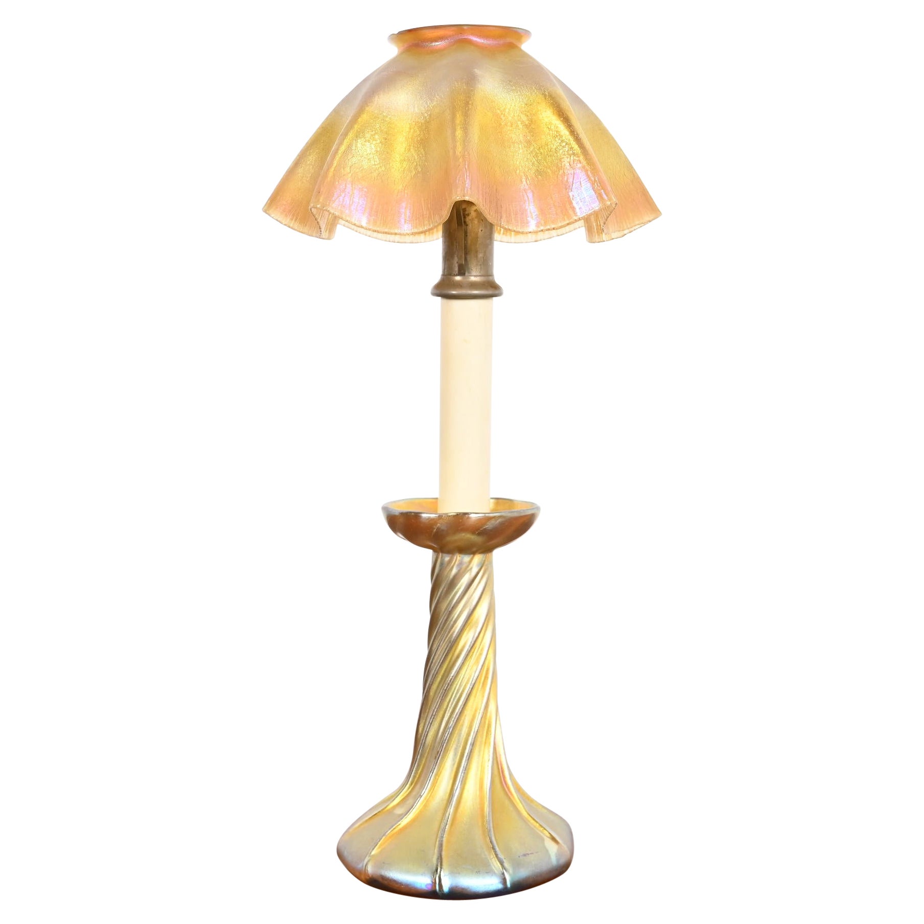 Louis Comfort Tiffany Lámpara de velas de vidrio artístico iridiscente Favrile