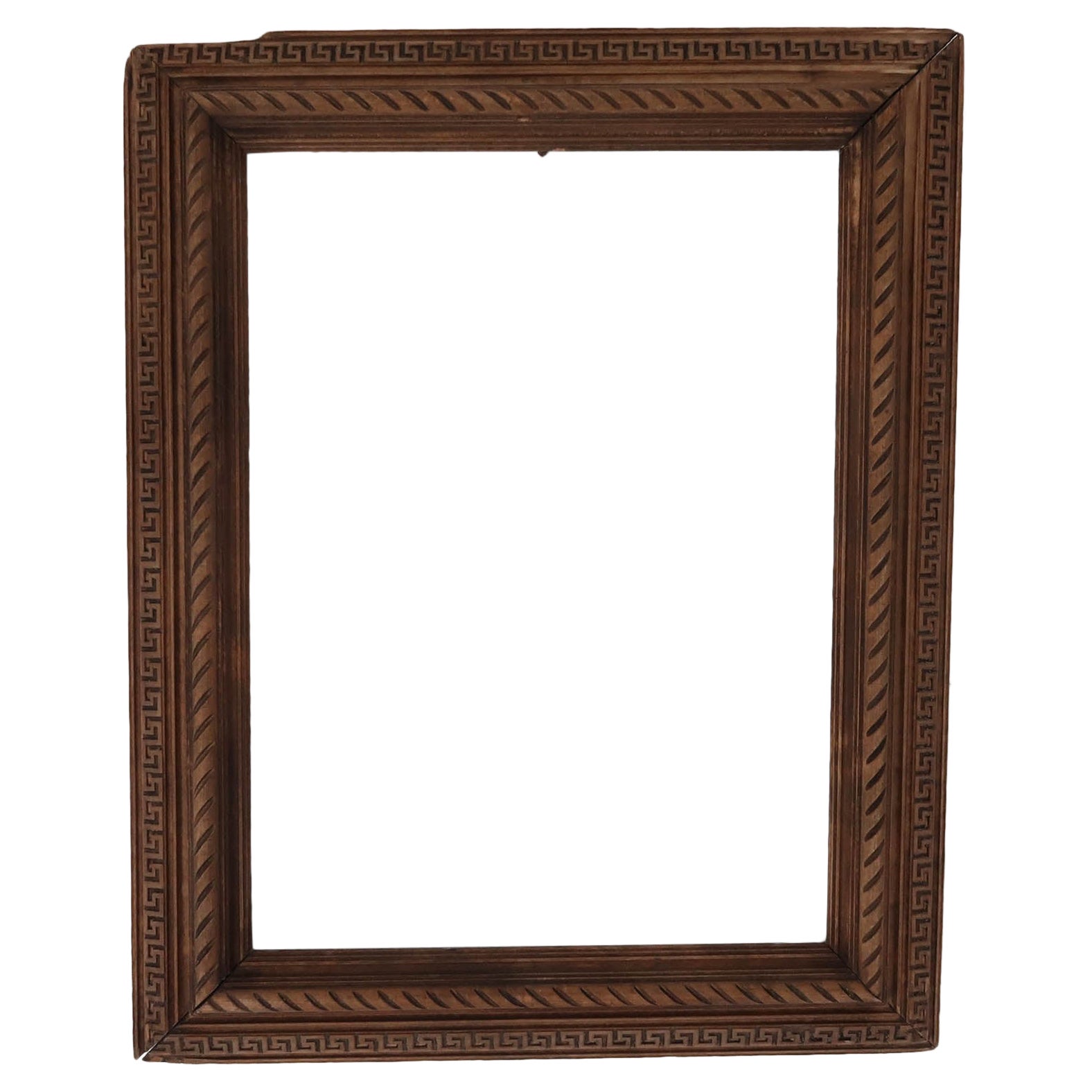 Merveilleux cadre en bois sculpté de style renaissance

J'aime particulièrement l'ornement de la clé grecque

Bois dur tropical sculpté

L'un des coins est ébréché

La mesure indiquée ci-dessous correspond à l'extérieur du cadre. La vue mesure 27 x