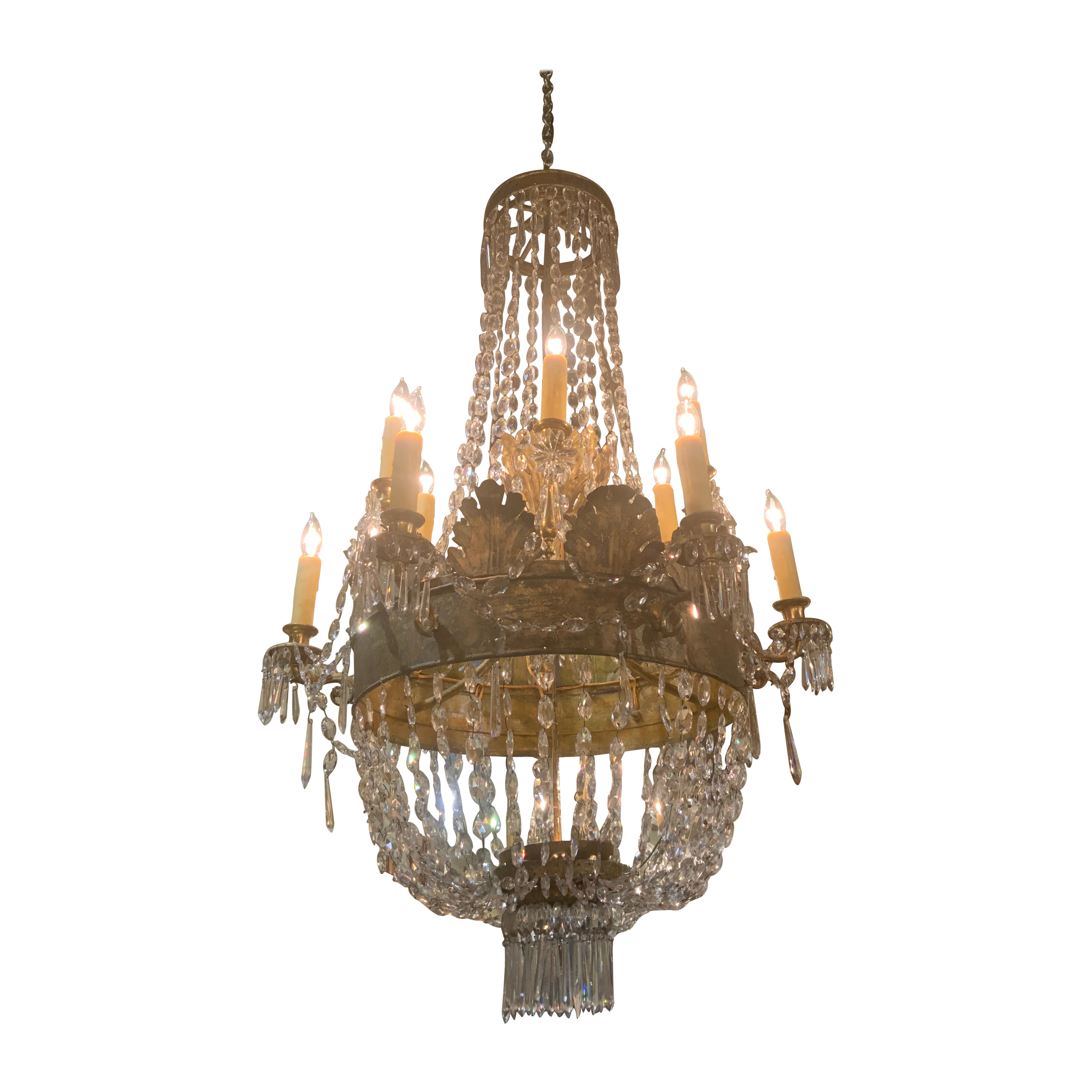 Italian beaded and gilt metal tall chandelier with 14;lights in vendita