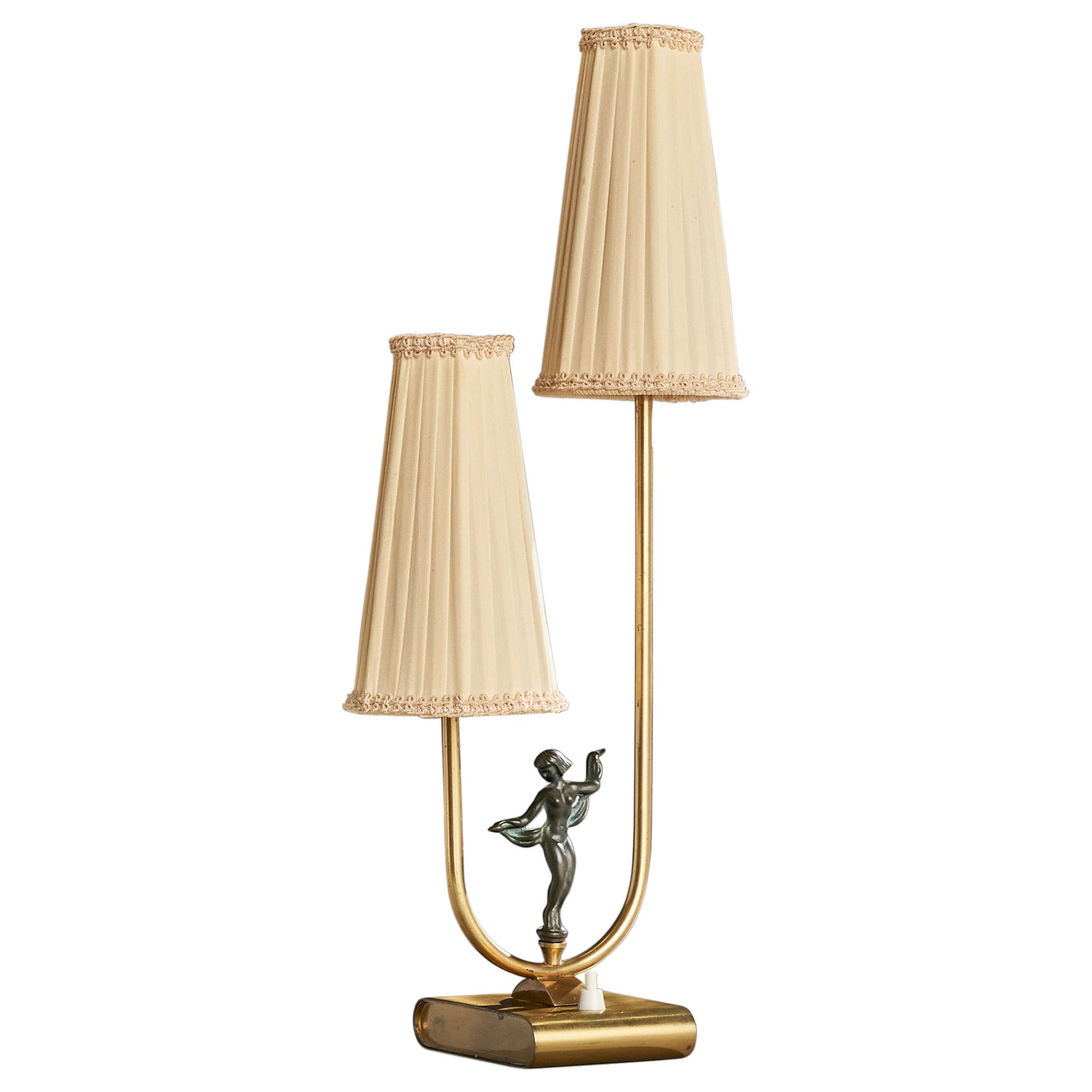Diseñador sueco, lámpara de mesa, latón, metal, tela, Suecia, década de 1950