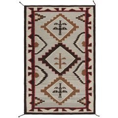 Rug & Kilim's Navajo Tribal Kilim Style Rug in Gray with Medallion Pattern (tapis de style tribal Navajo en gris avec motif de médaillon)