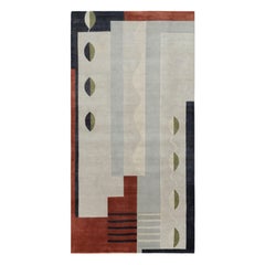 Rug & Kilim's French Art Deco Style Gallery Rug with Gray Geometric Patterns (tapis de galerie de style Art déco français avec motifs géométriques gris)