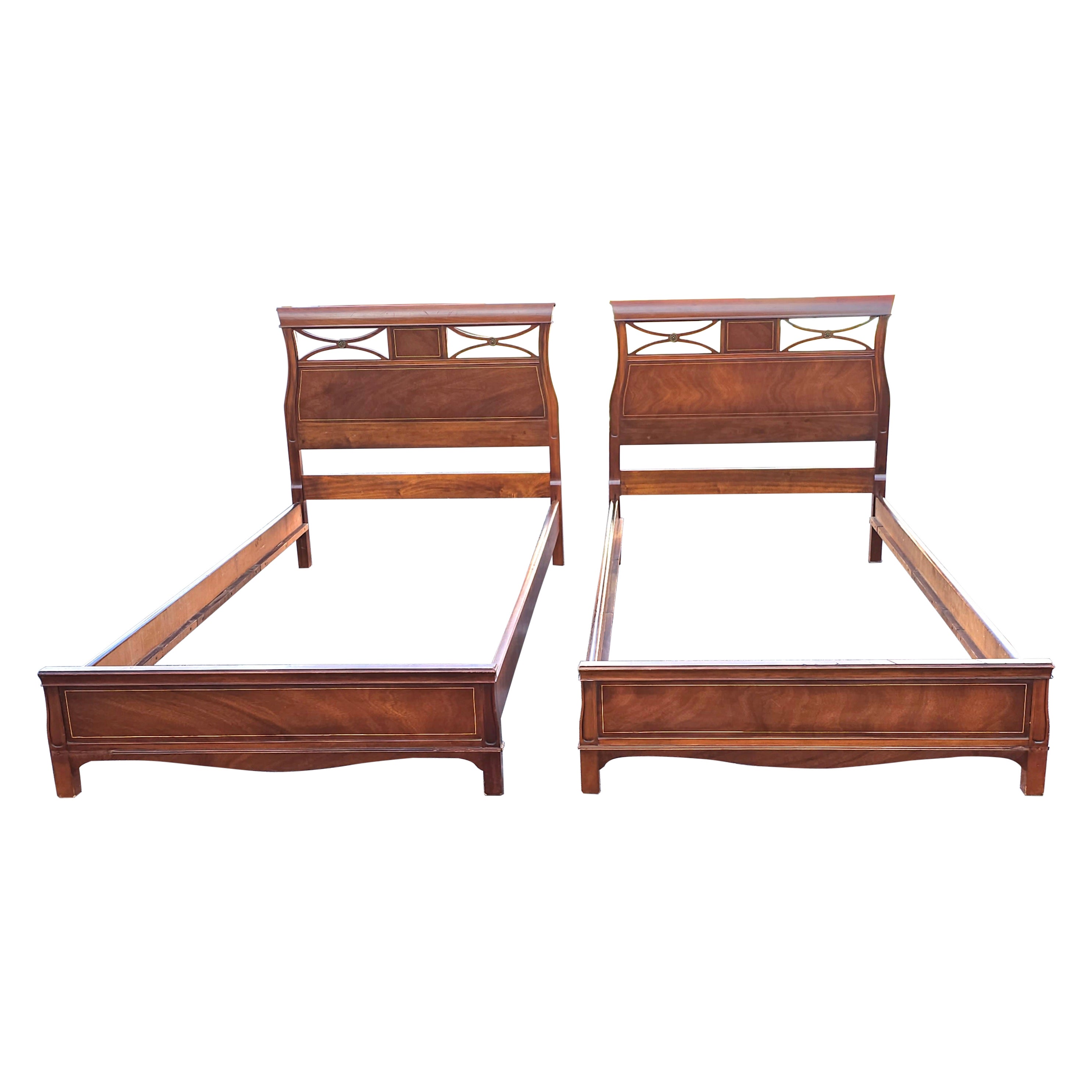 Camas gemelas de caoba estilo Duncan Phyfe de Dixie Furniture de mediados del siglo XX