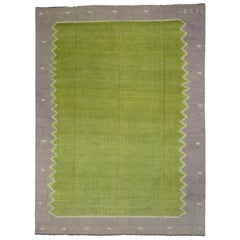 Tappeto solido d'epoca Dhurrie in Chartreuse con bordo geometrico marrone Rug & Kilim