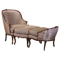 Chaise longue a tre pezzi in legno di noce intagliato Luigi XV Provenzale del XIX secolo