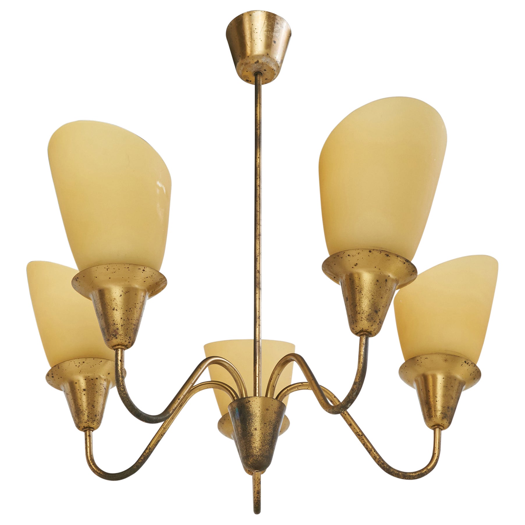 Designer suédois, lustre, laiton, verre, Suède, années 1940