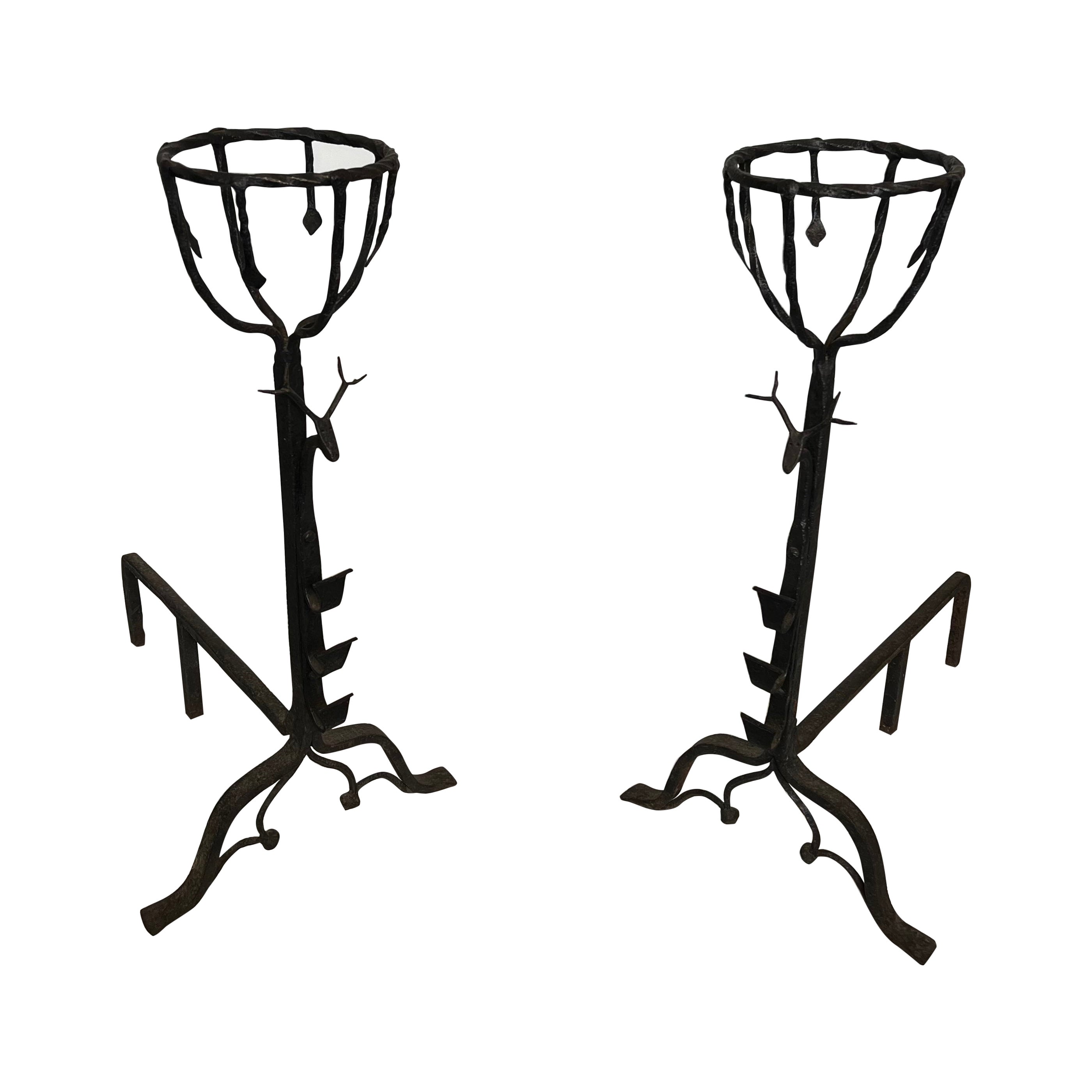 Importante paire de chenets de bordure en fer forgé avec têtes de cerfs