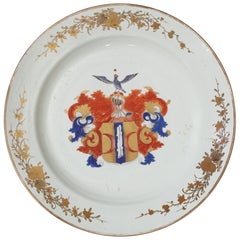 Paire de grands plats en porcelaine chinoise d'exportation avec les armoiries Valckenier