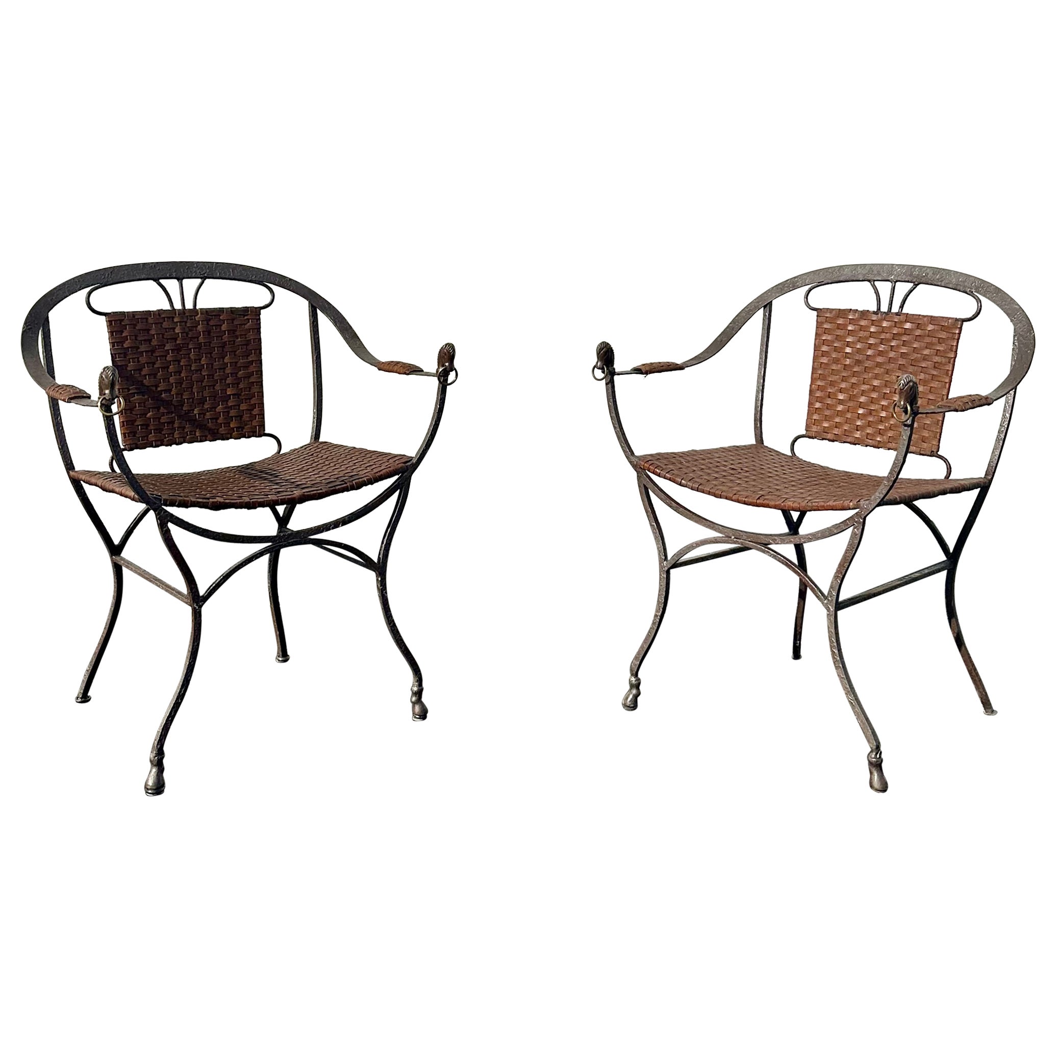 Chaises en fer à dossier en fer à cheval et en cuir, ensemble de 2