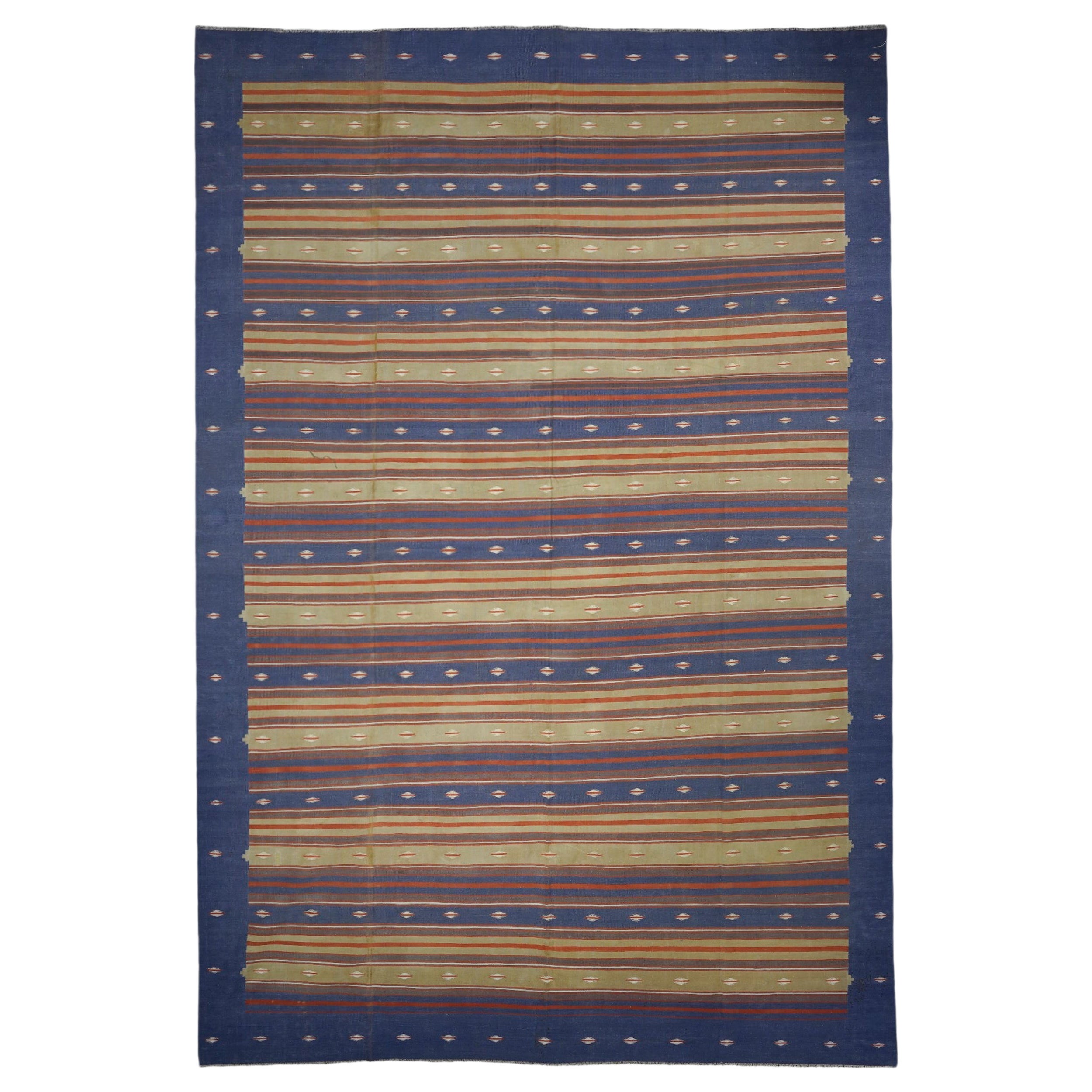 Alfombra Dhurrie Vintage sobredimensionada en azul con rayas y dibujos  Rug & Kilim