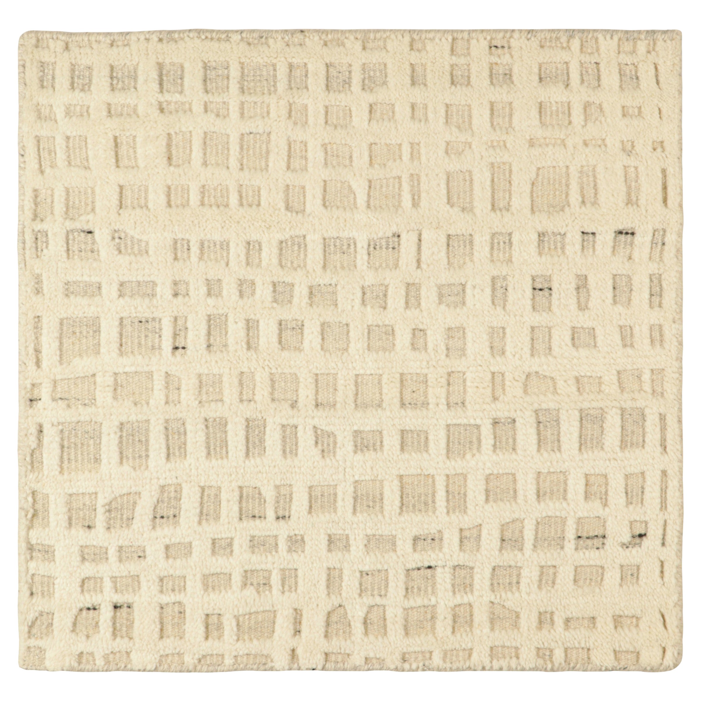 Rug & Kilim's Modern Custom Rug Sample mit cremeweißen, geometrischen Mustern im Angebot